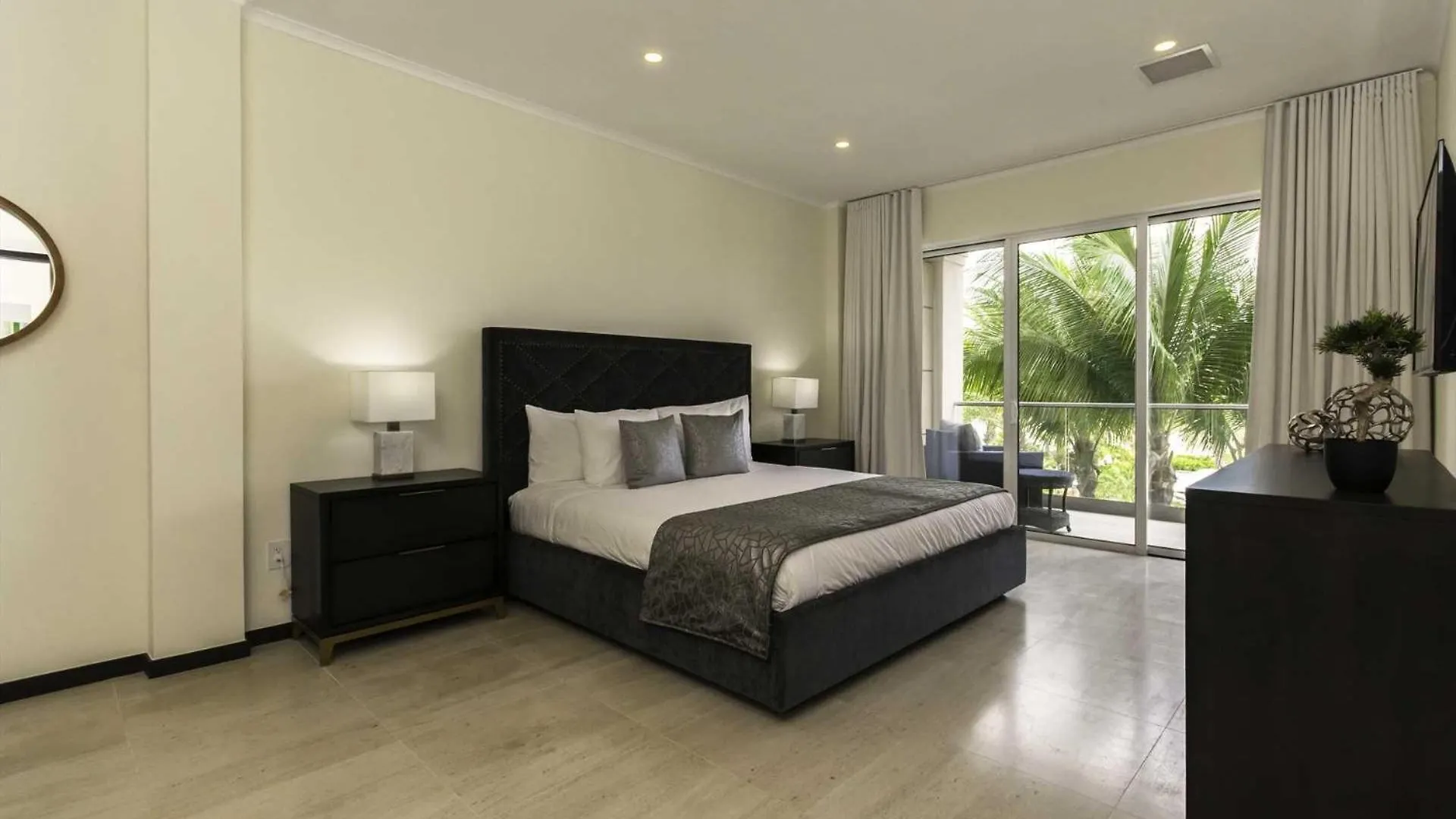 Eagle Beach Palm Beach 0*,